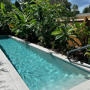 https://modern-pool-house-steps-from-florida-southern.hotelstampa.org